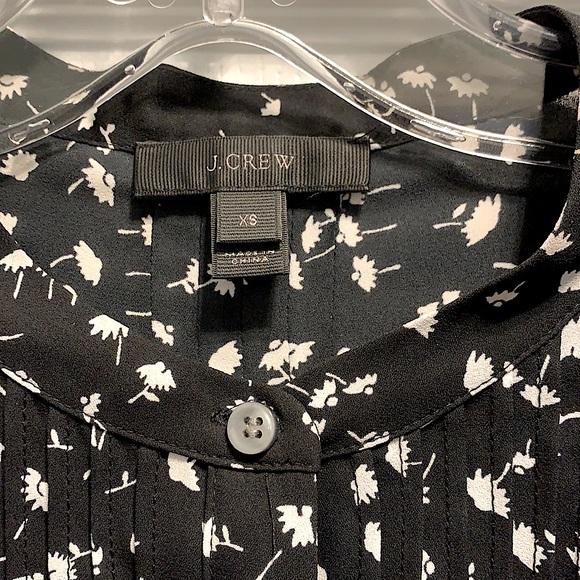 (SOLD)J.CREW Tie-Sleeve Top With Pintucks In Daisy Floral - Picture 6 of 8